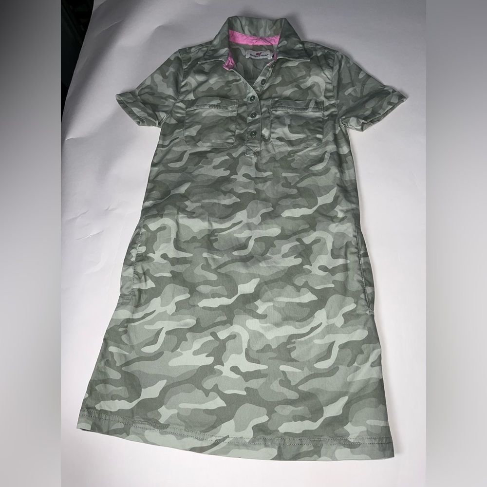 Girls Vineyard vines camo utility dress.   Beautiful green colors.  size small